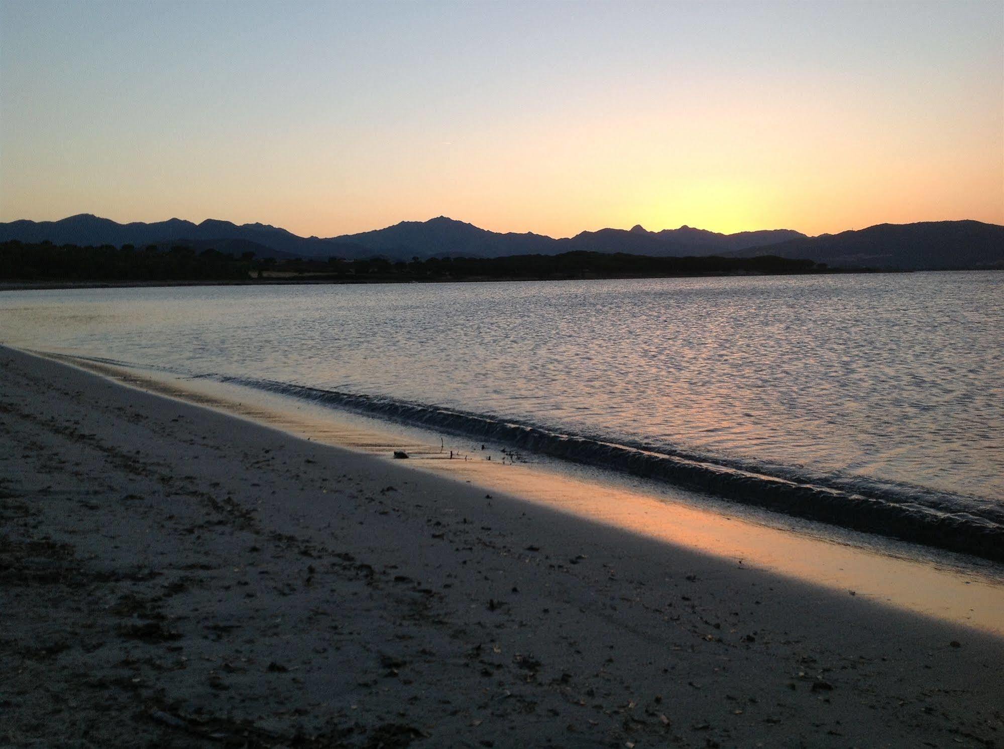Hotel Budoni Beach ภายนอก รูปภาพ